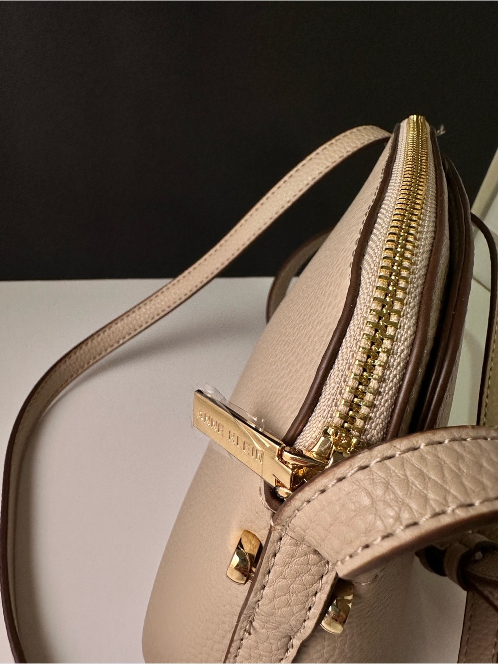 Elegant Anne Klein crossbody bag like new - Picture 5 of 10